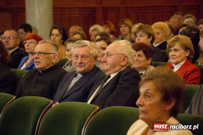 Zdjęcie w galerii na portalu naszraciborz.pl: Wręczono medale im. ks. Stefana Pieczki Unitas In Veritate wiadomości z regionu