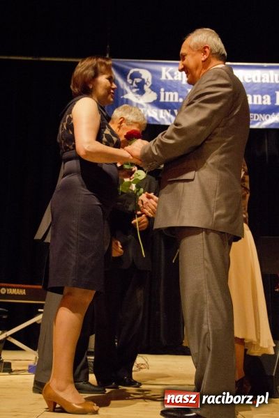 Zdjęcie w galerii na portalu naszraciborz.pl: Wręczono medale im. ks. Stefana Pieczki Unitas In Veritate wiadomości z regionu