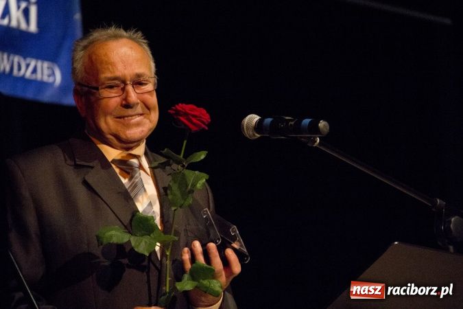 Zdjęcie w galerii na portalu naszraciborz.pl: Wręczono medale im. ks. Stefana Pieczki Unitas In Veritate wiadomości z regionu