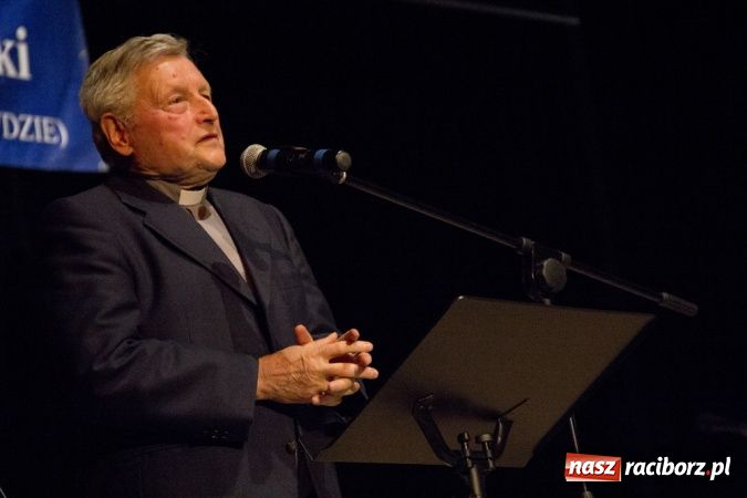 Zdjęcie w galerii na portalu naszraciborz.pl: Wręczono medale im. ks. Stefana Pieczki Unitas In Veritate wiadomości z regionu