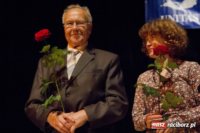 Zdjęcie w galerii na portalu naszraciborz.pl: Wręczono medale im. ks. Stefana Pieczki Unitas In Veritate wiadomości z regionu