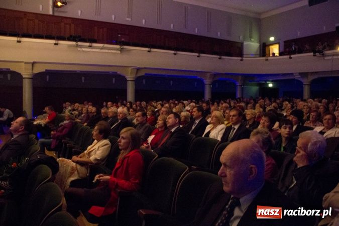 Zdjęcie w galerii na portalu naszraciborz.pl: Wręczono medale im. ks. Stefana Pieczki Unitas In Veritate wiadomości z regionu