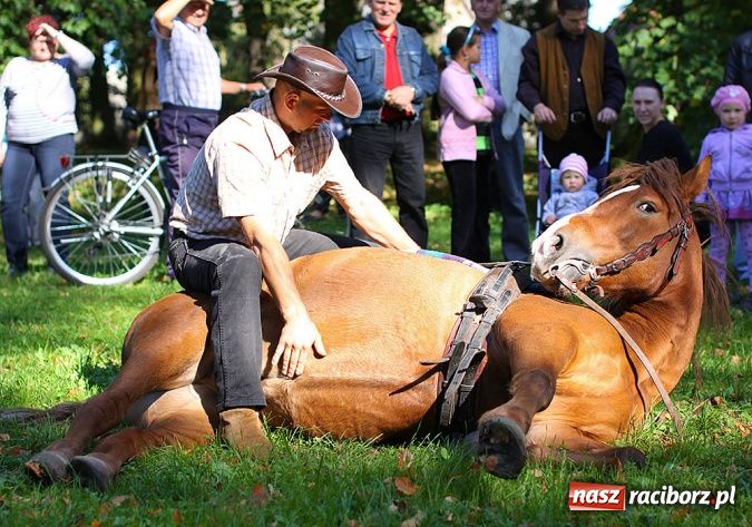 Zdjęcie w galerii na portalu naszraciborz.pl: W Krowiarkach żegnano lato Hubertusem wiadomości z regionu