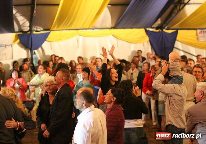 Zdjęcie w galerii na portalu naszraciborz.pl: Lista śląskich szlagierów w Szymocicach wiadomości z regionu