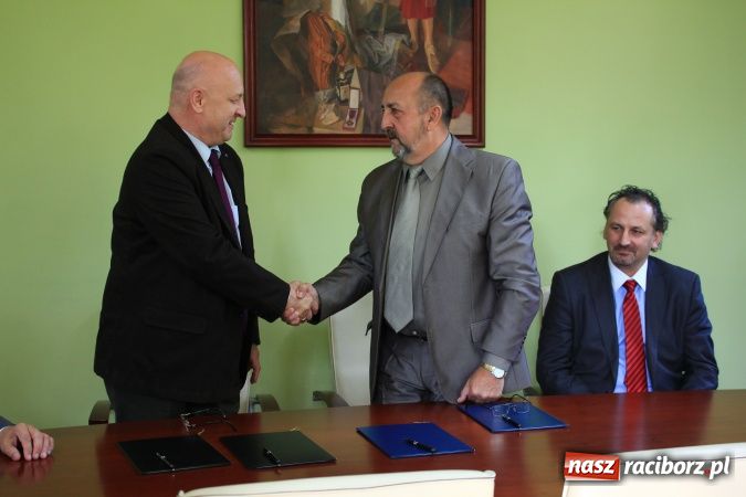 Zdjęcie w galerii na portalu naszraciborz.pl: Hokeiści będą studiować w Raciborzu wiadomości z regionu