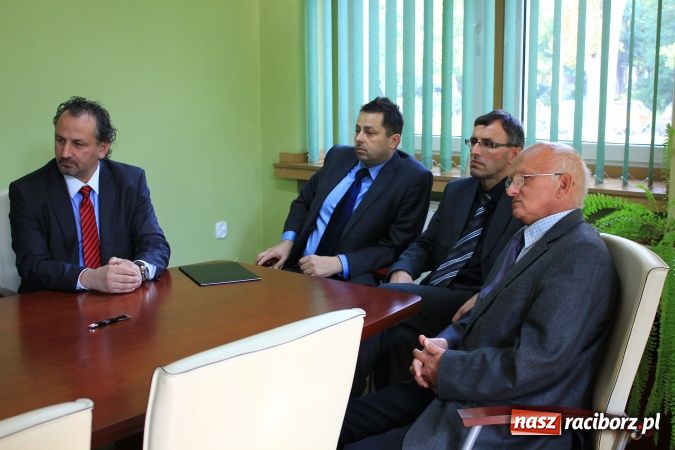 Zdjęcie w galerii na portalu naszraciborz.pl: Hokeiści będą studiować w Raciborzu wiadomości z regionu