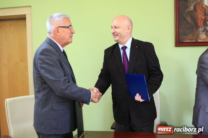 Zdjęcie w galerii na portalu naszraciborz.pl: Hokeiści będą studiować w Raciborzu wiadomości z regionu