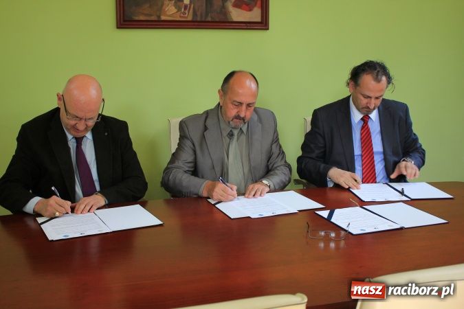 Zdjęcie w galerii na portalu naszraciborz.pl: Hokeiści będą studiować w Raciborzu wiadomości z regionu