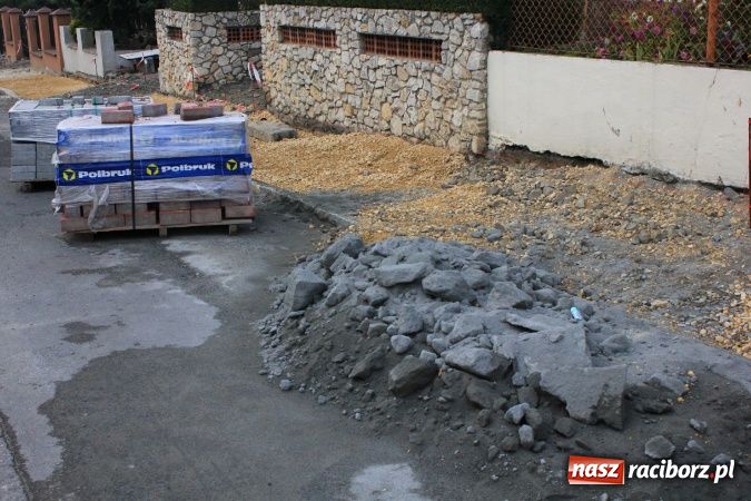 Zdjęcie w galerii na portalu naszraciborz.pl: Nie widać końca remontu na Osiedleńczej wiadomości z regionu