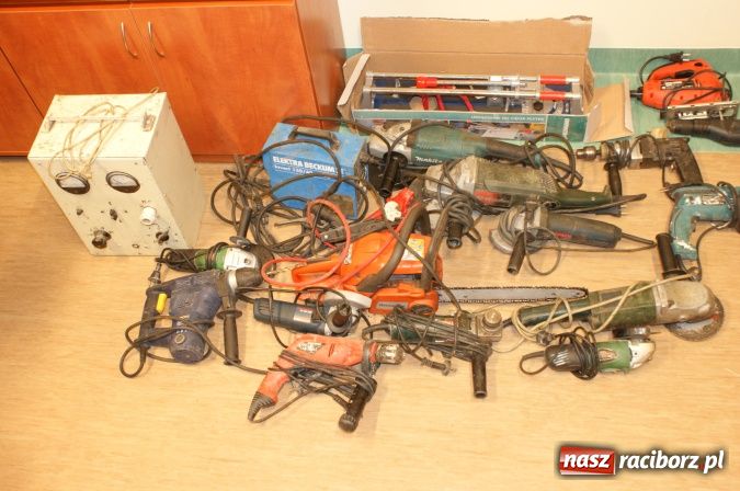 Zdjęcie w galerii na portalu naszraciborz.pl: Zatrzymano pięciu sprawców kradzieży paliwa wiadomości z regionu