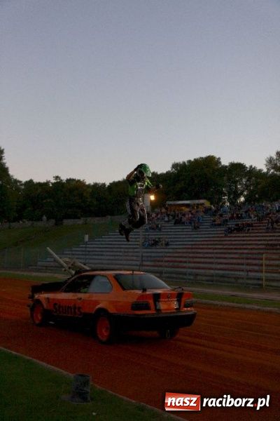 Zdjęcie w galerii na portalu naszraciborz.pl: Kaskaderskie show na stadionie OSiR-u wiadomości z regionu