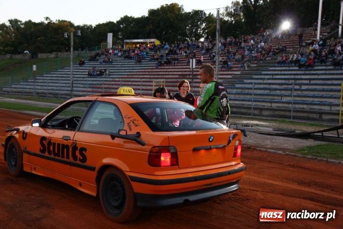 Zdjęcie w galerii na portalu naszraciborz.pl: Kaskaderskie show na stadionie OSiR-u wiadomości z regionu