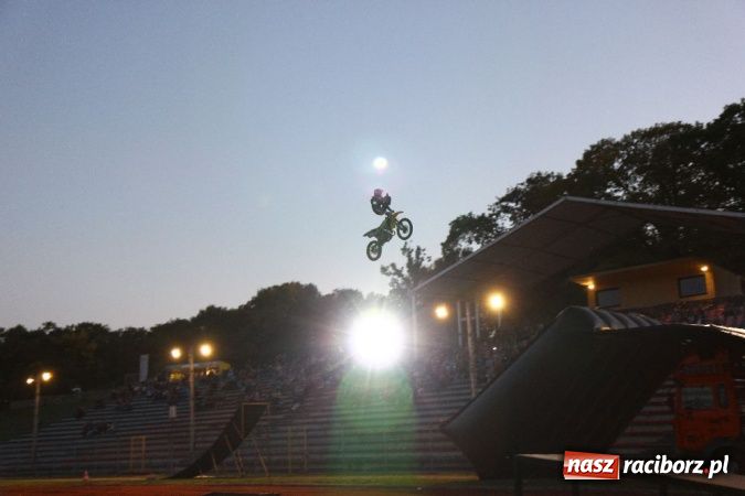Zdjęcie w galerii na portalu naszraciborz.pl: Kaskaderskie show na stadionie OSiR-u wiadomości z regionu