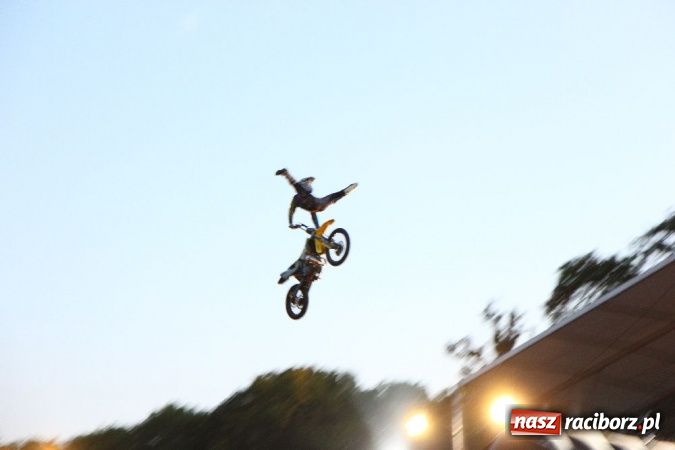 Zdjęcie w galerii na portalu naszraciborz.pl: Kaskaderskie show na stadionie OSiR-u wiadomości z regionu