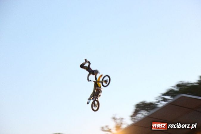 Zdjęcie w galerii na portalu naszraciborz.pl: Kaskaderskie show na stadionie OSiR-u wiadomości z regionu