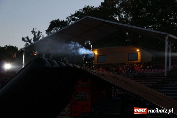 Zdjęcie w galerii na portalu naszraciborz.pl: Kaskaderskie show na stadionie OSiR-u wiadomości z regionu