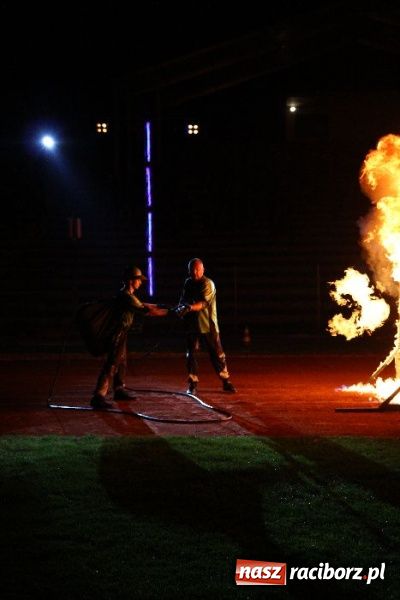 Zdjęcie w galerii na portalu naszraciborz.pl: Kaskaderskie show na stadionie OSiR-u wiadomości z regionu
