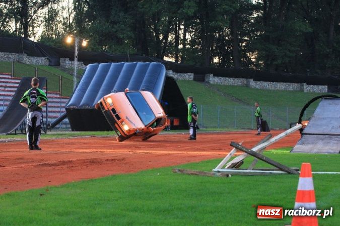 Zdjęcie w galerii na portalu naszraciborz.pl: Kaskaderskie show na stadionie OSiR-u wiadomości z regionu