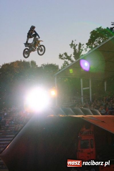 Zdjęcie w galerii na portalu naszraciborz.pl: Kaskaderskie show na stadionie OSiR-u wiadomości z regionu