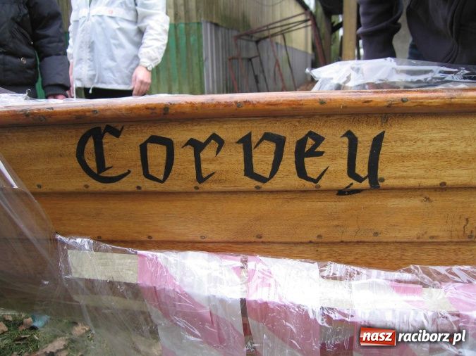 Zdjęcie w galerii na portalu naszraciborz.pl: Wioślarska łódź księcia raciborskiego znów na rzecznym szlaku wiadomości z regionu