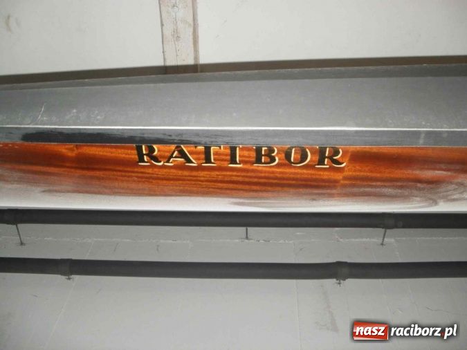 Zdjęcie w galerii na portalu naszraciborz.pl: Wioślarska łódź księcia raciborskiego znów na rzecznym szlaku wiadomości z regionu