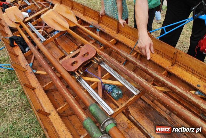 Zdjęcie w galerii na portalu naszraciborz.pl: Wioślarska łódź księcia raciborskiego znów na rzecznym szlaku wiadomości z regionu