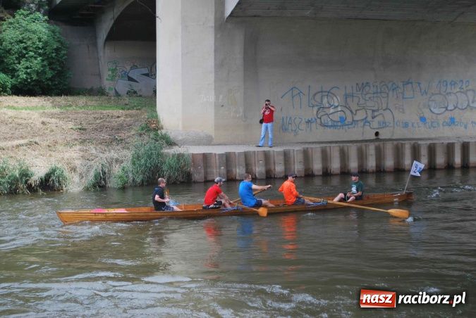 Zdjęcie w galerii na portalu naszraciborz.pl: Wioślarska łódź księcia raciborskiego znów na rzecznym szlaku wiadomości z regionu