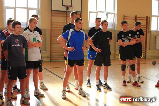 Zdjęcie w galerii na portalu naszraciborz.pl: Siatkarskie zmagania w ZSBiRR wiadomości z regionu