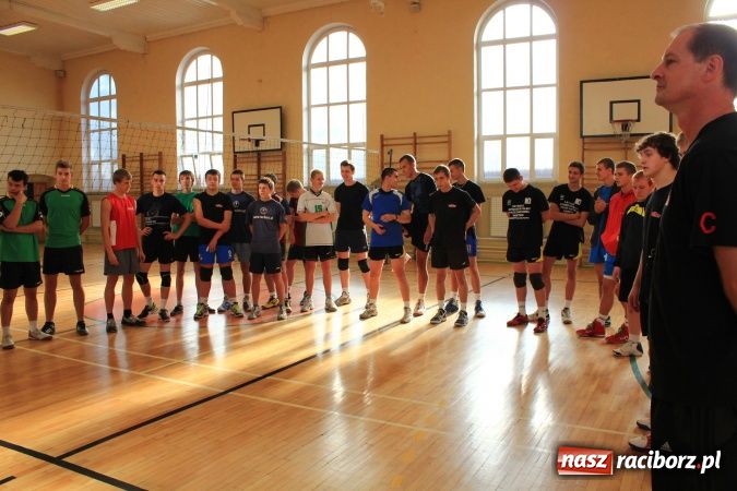 Zdjęcie w galerii na portalu naszraciborz.pl: Siatkarskie zmagania w ZSBiRR wiadomości z regionu