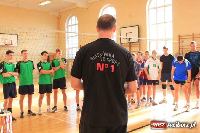 Zdjęcie w galerii na portalu naszraciborz.pl: Siatkarskie zmagania w ZSBiRR wiadomości z regionu