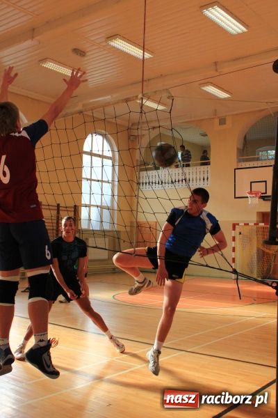 Zdjęcie w galerii na portalu naszraciborz.pl: Siatkarskie zmagania w ZSBiRR wiadomości z regionu