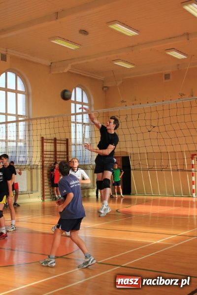 Zdjęcie w galerii na portalu naszraciborz.pl: Siatkarskie zmagania w ZSBiRR wiadomości z regionu