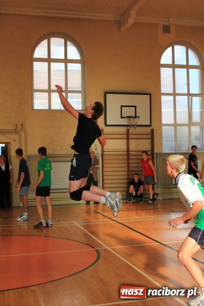 Zdjęcie w galerii na portalu naszraciborz.pl: Siatkarskie zmagania w ZSBiRR wiadomości z regionu