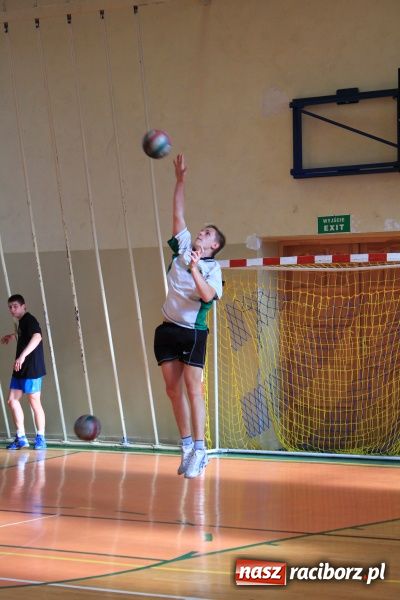 Zdjęcie w galerii na portalu naszraciborz.pl: Siatkarskie zmagania w ZSBiRR wiadomości z regionu