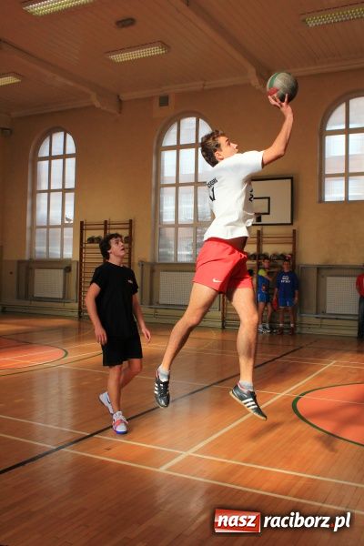 Zdjęcie w galerii na portalu naszraciborz.pl: Siatkarskie zmagania w ZSBiRR wiadomości z regionu