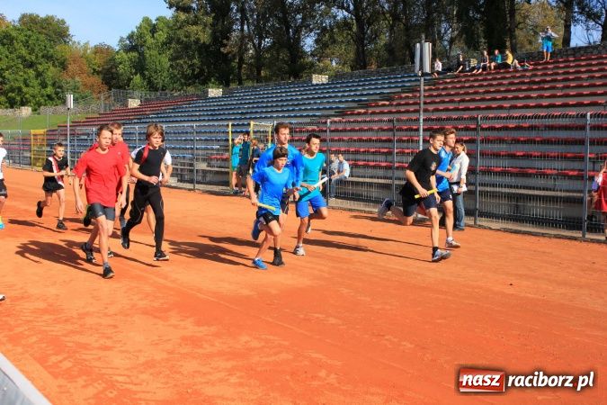 Zdjęcie w galerii na portalu naszraciborz.pl: Finał miejski Sztafetowych Biegów Przełajowych wiadomości z regionu