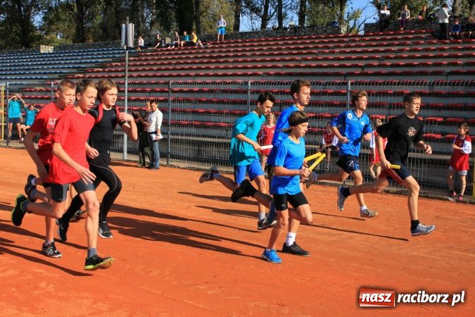 Zdjęcie w galerii na portalu naszraciborz.pl: Finał miejski Sztafetowych Biegów Przełajowych wiadomości z regionu