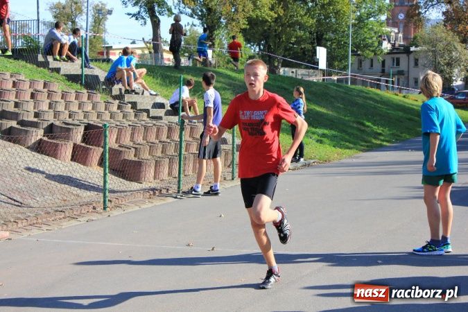 Zdjęcie w galerii na portalu naszraciborz.pl: Finał miejski Sztafetowych Biegów Przełajowych wiadomości z regionu