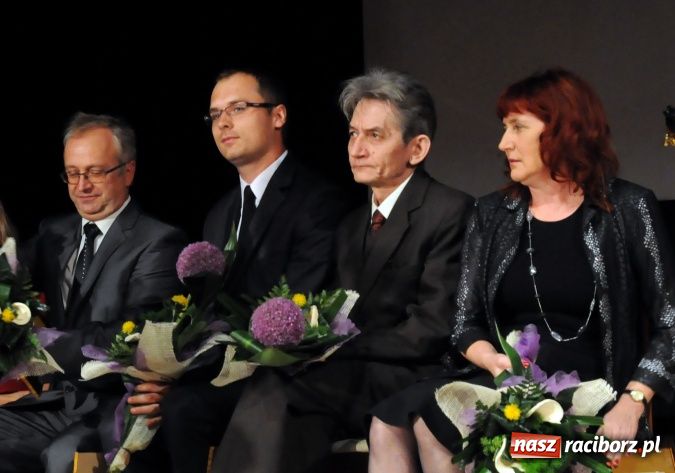 Zdjęcie w galerii na portalu naszraciborz.pl: Prezydent nagrodził dziś kulturalników wiadomości z regionu