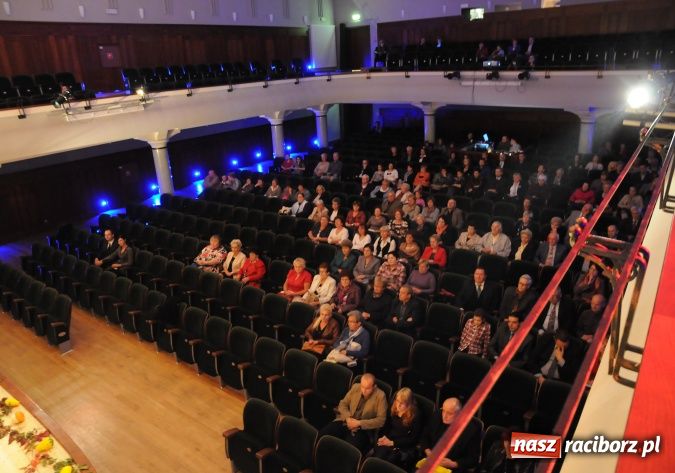 Zdjęcie w galerii na portalu naszraciborz.pl: Prezydent nagrodził dziś kulturalników wiadomości z regionu