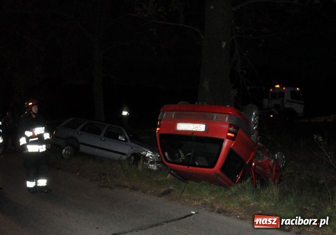 Zdjęcie w galerii na portalu naszraciborz.pl: Zderzenie dwóch raciborskich samochodów na drodze Racibórz-Lubomia wiadomości z regionu