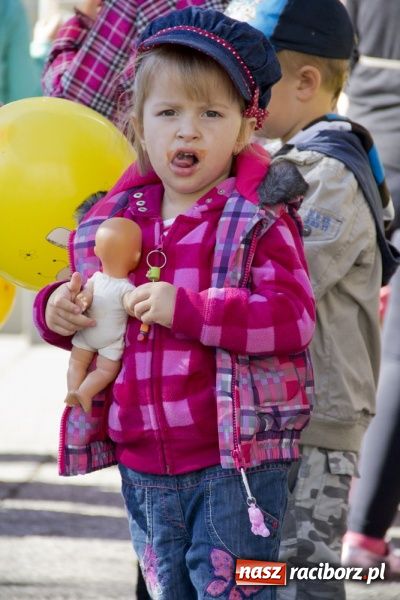Zdjęcie w galerii na portalu naszraciborz.pl: Polsko-czeski happening na raciborskim Rynku wiadomości z regionu