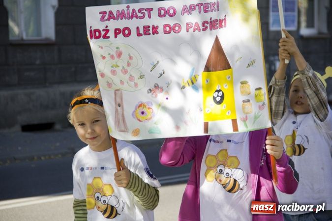 Zdjęcie w galerii na portalu naszraciborz.pl: Polsko-czeski happening na raciborskim Rynku wiadomości z regionu