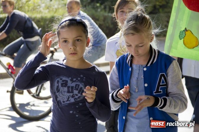 Zdjęcie w galerii na portalu naszraciborz.pl: Polsko-czeski happening na raciborskim Rynku wiadomości z regionu