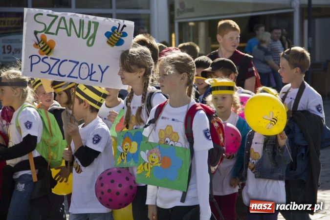 Zdjęcie w galerii na portalu naszraciborz.pl: Polsko-czeski happening na raciborskim Rynku wiadomości z regionu