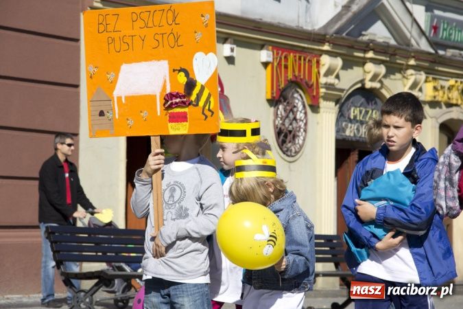 Zdjęcie w galerii na portalu naszraciborz.pl: Polsko-czeski happening na raciborskim Rynku wiadomości z regionu