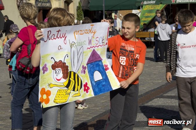 Zdjęcie w galerii na portalu naszraciborz.pl: Polsko-czeski happening na raciborskim Rynku wiadomości z regionu