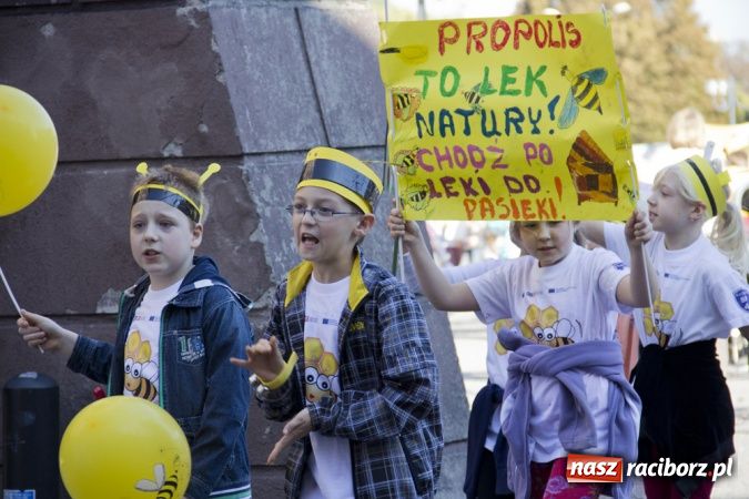 Zdjęcie w galerii na portalu naszraciborz.pl: Polsko-czeski happening na raciborskim Rynku wiadomości z regionu