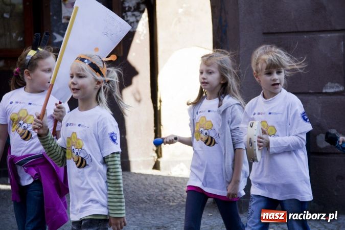 Zdjęcie w galerii na portalu naszraciborz.pl: Polsko-czeski happening na raciborskim Rynku wiadomości z regionu