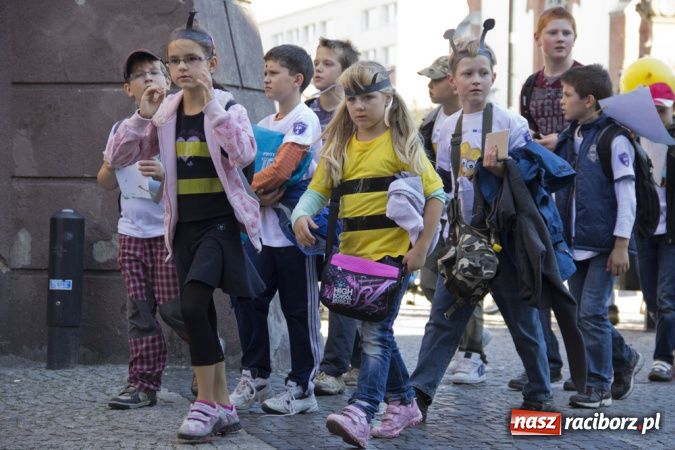 Zdjęcie w galerii na portalu naszraciborz.pl: Polsko-czeski happening na raciborskim Rynku wiadomości z regionu